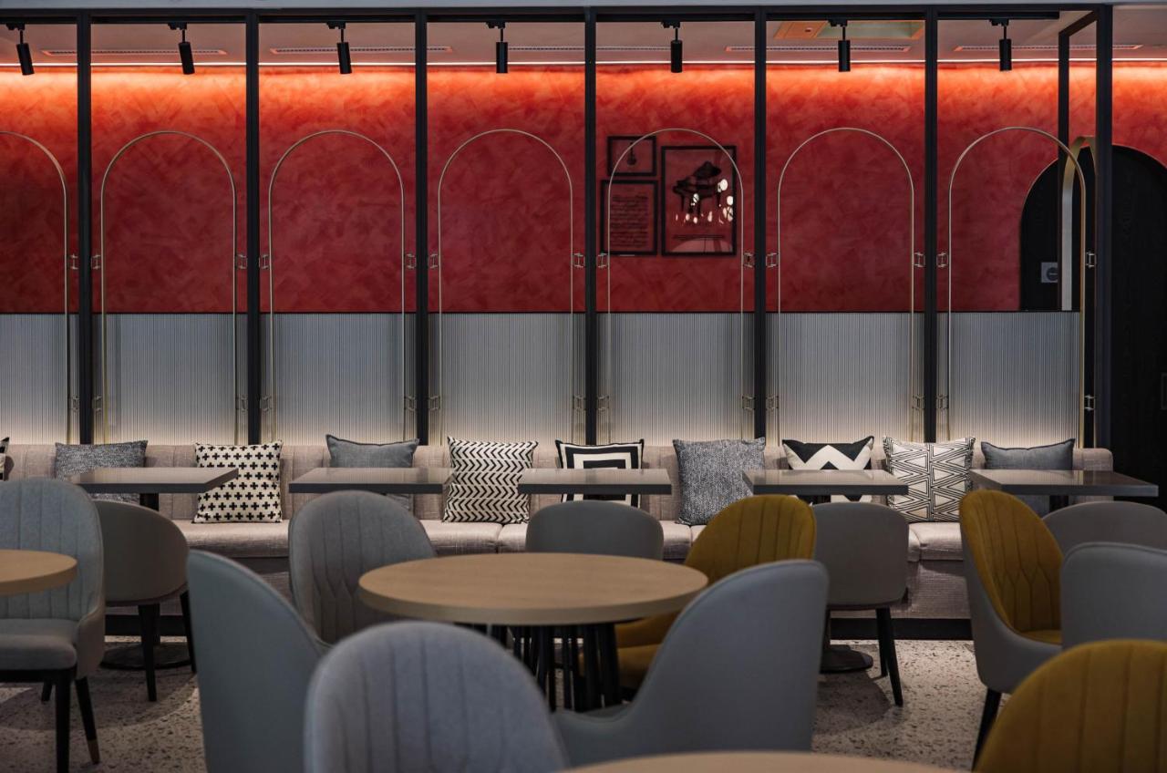 Olah Poshtel - Taichung Station Hotel Bagian luar foto