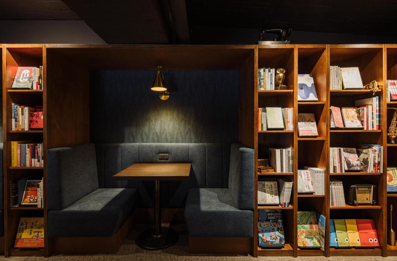 Olah Poshtel - Taichung Station Hotel Bagian luar foto