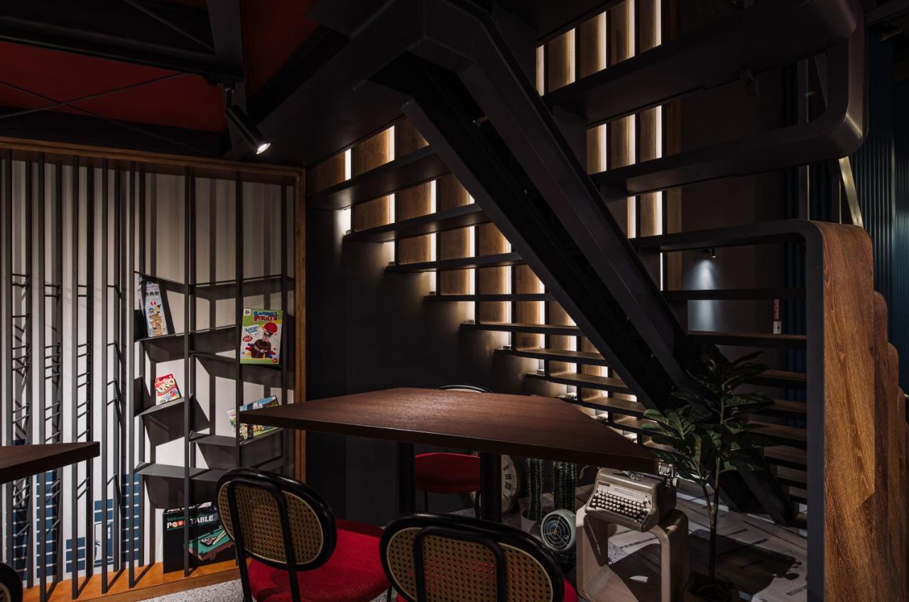 Olah Poshtel - Taichung Station Hotel Bagian luar foto