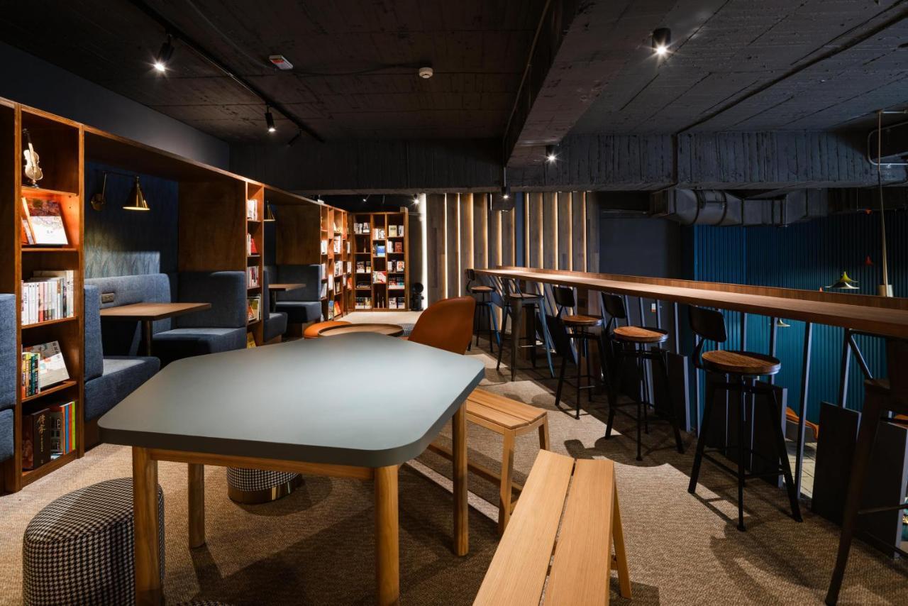 Olah Poshtel - Taichung Station Hotel Bagian luar foto