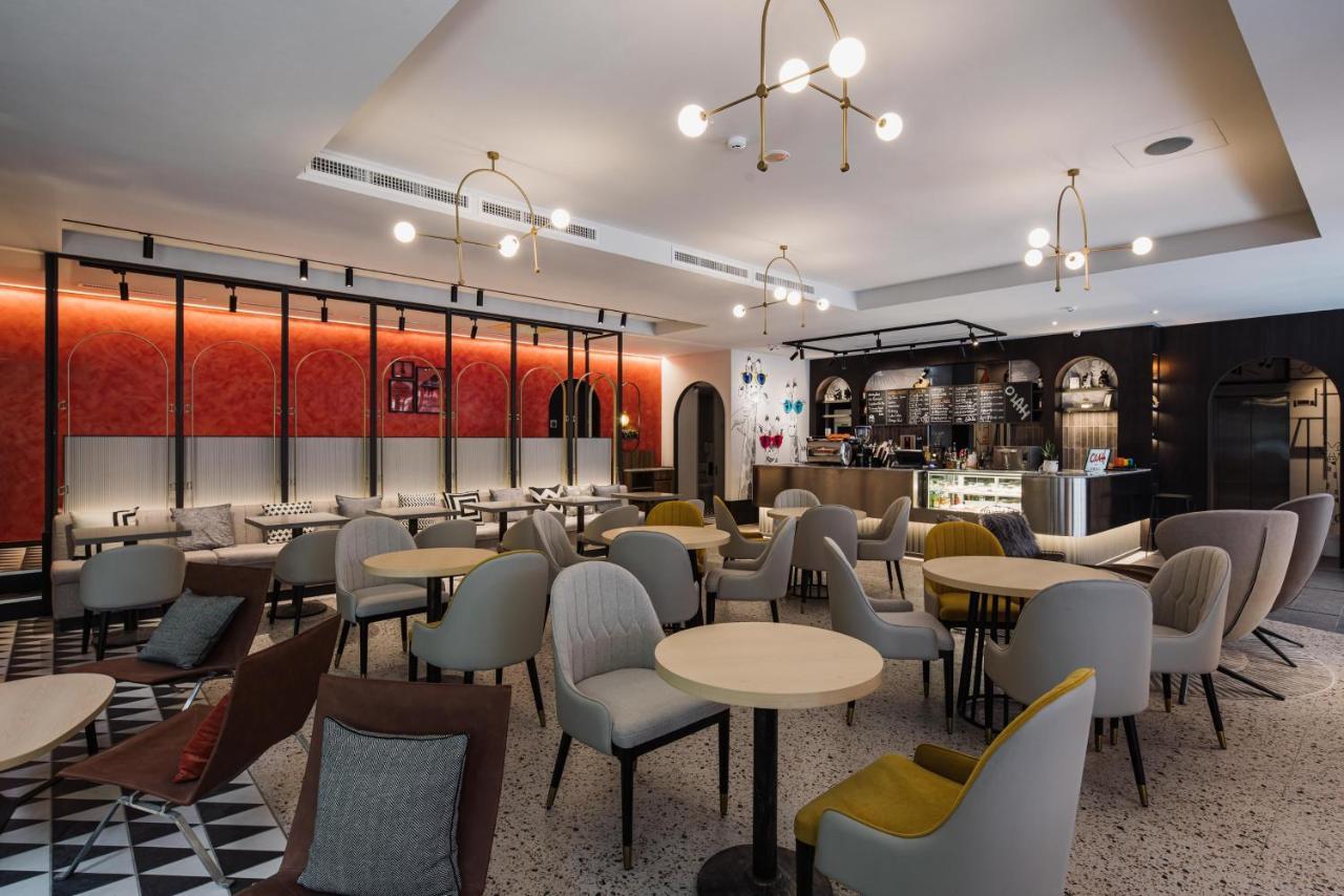 Olah Poshtel - Taichung Station Hotel Bagian luar foto