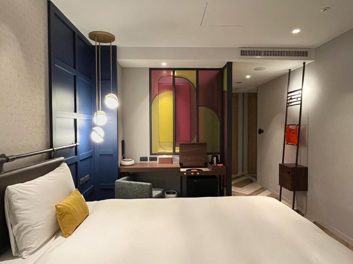 Olah Poshtel - Taichung Station Hotel Bagian luar foto