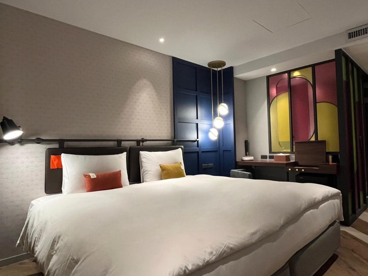 Olah Poshtel - Taichung Station Hotel Bagian luar foto