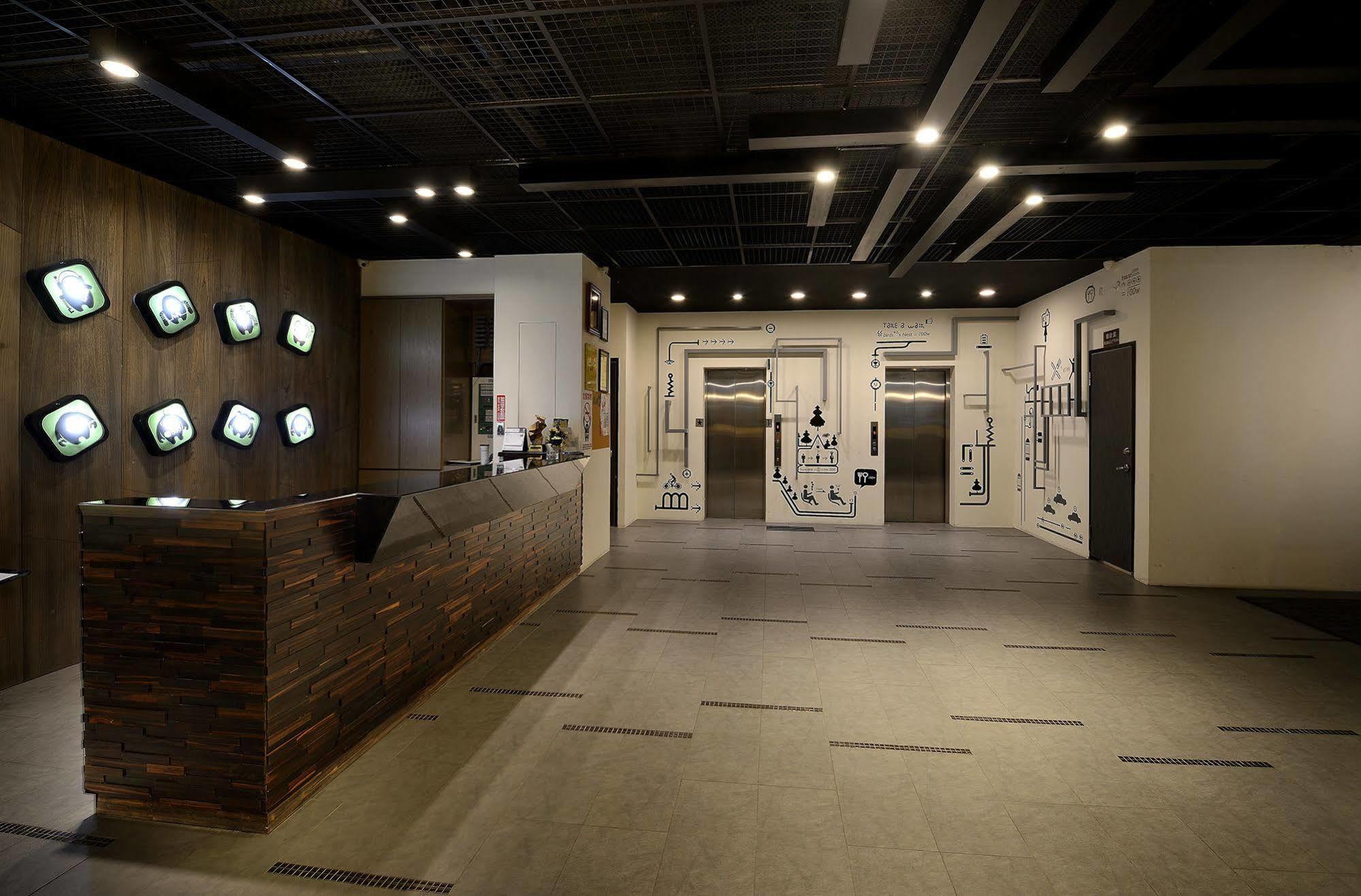 Olah Poshtel - Taichung Station Hotel Bagian luar foto