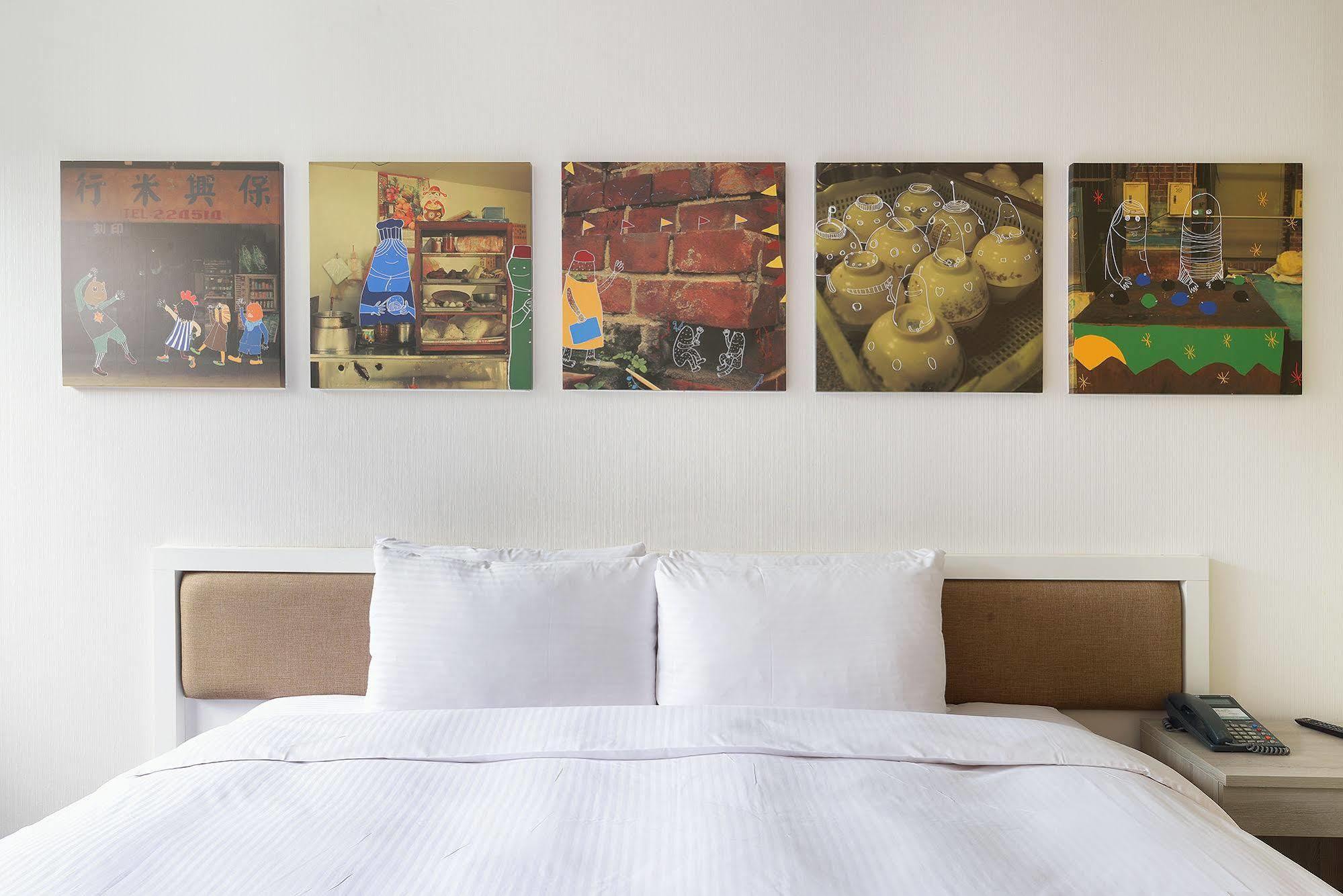 Olah Poshtel - Taichung Station Hotel Bagian luar foto